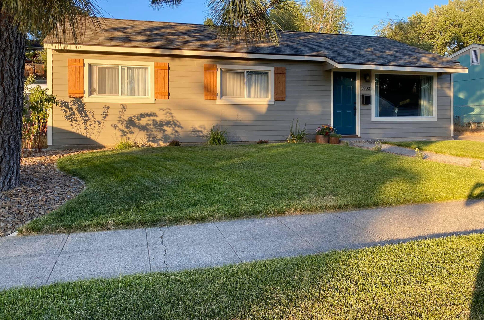 DJW Construction, a residential remodeling and exterior renovation contractor in Coeur d'Alene, Idaho. Siding, window and door installation, and exterior painting contractor.
